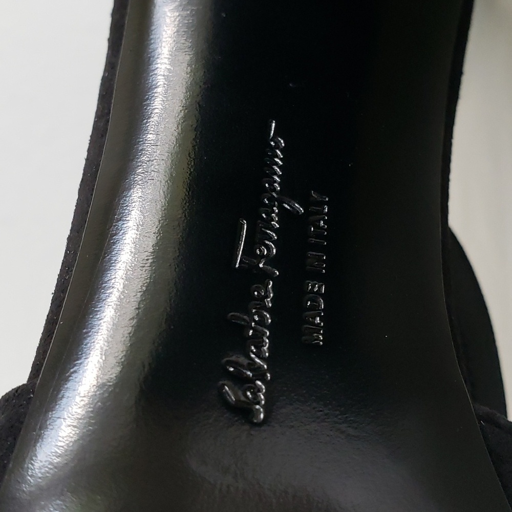 NWOT Salvatore Ferragamo Fergie Suede/Leather T-strap Shoes Size 9 1/2 … - Picture 10 of 11